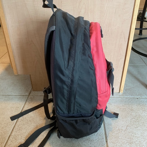 North Face Skipper Backpack - Picture 6 of 7